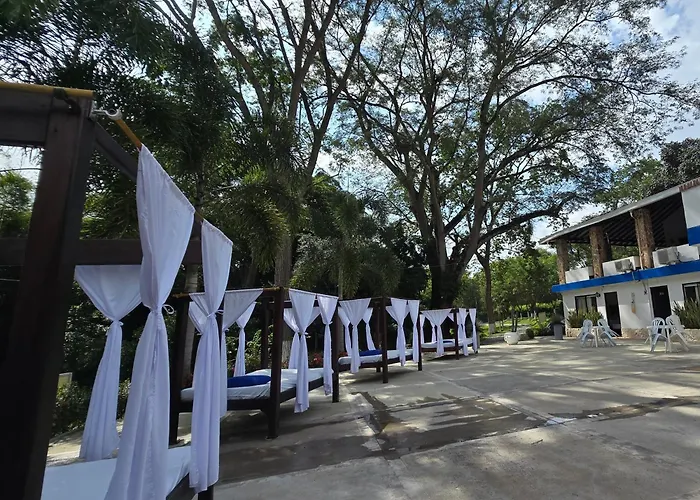 Hotel Familia Casa Blanca