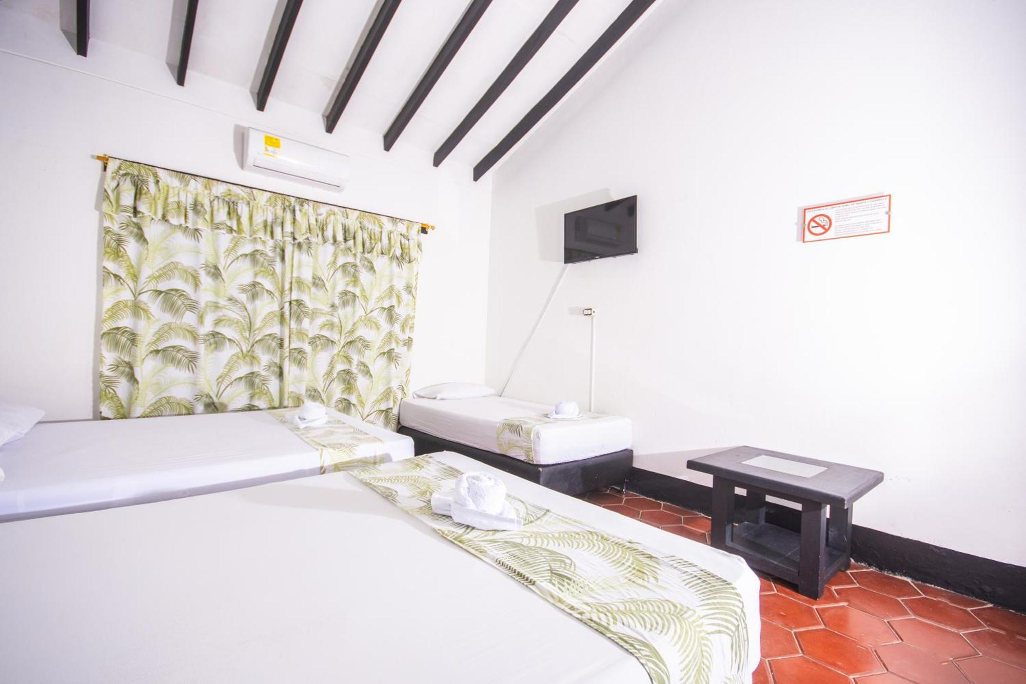 Hotel Familia Casa Blanca