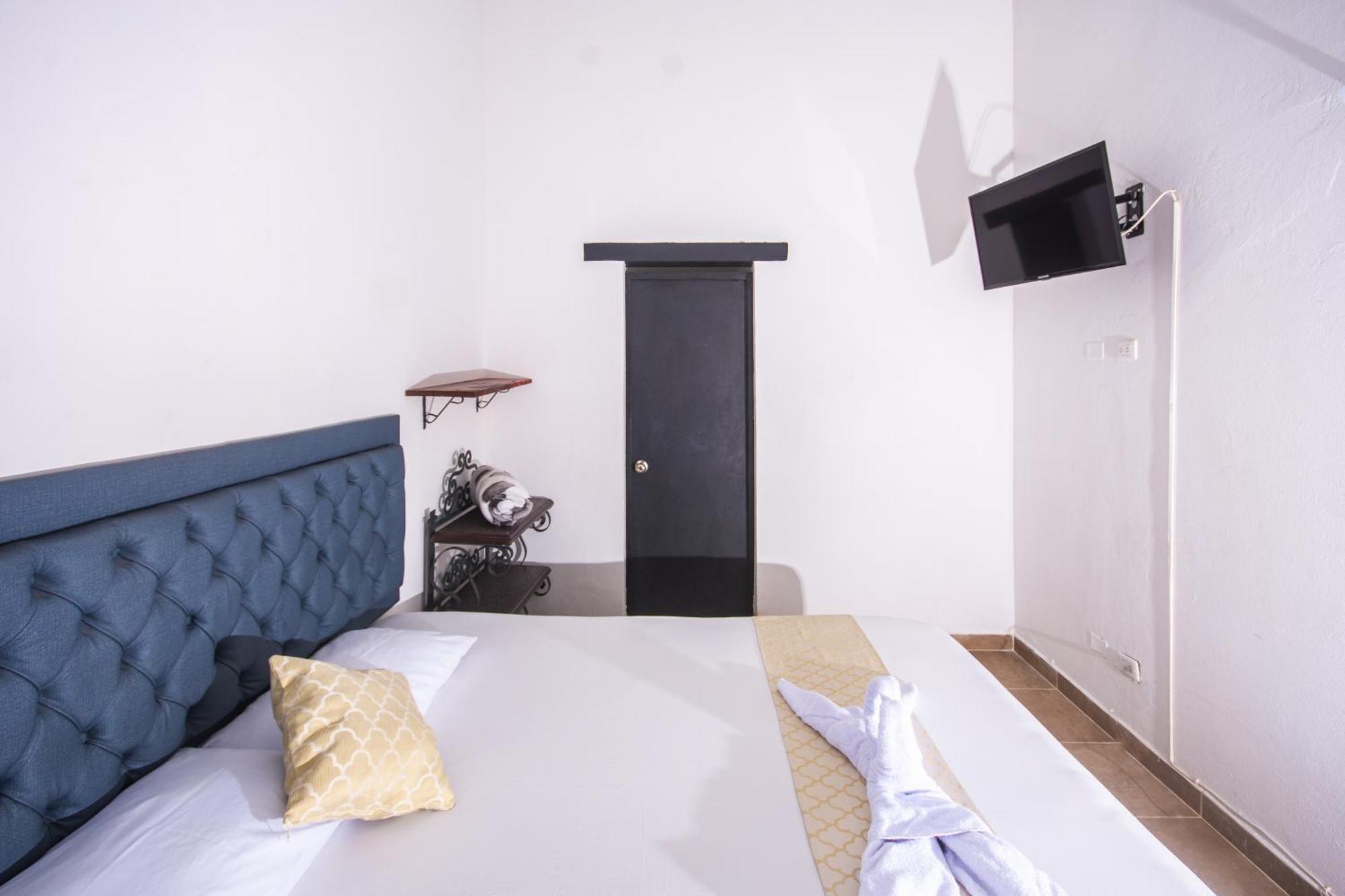 Familia Casa Blanca Hotel 4*
