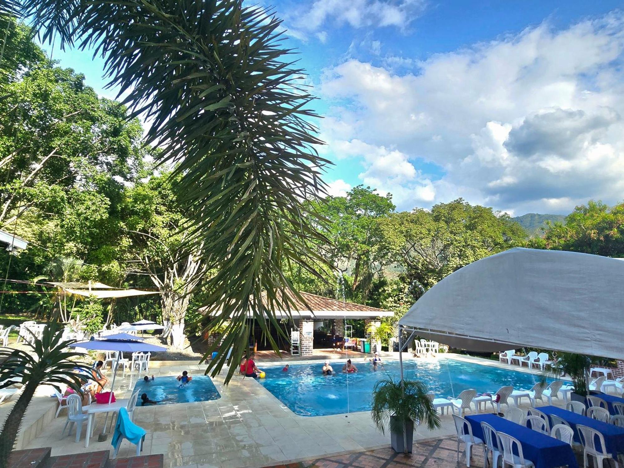 Familia Casa Blanca 4* San Jerónimo