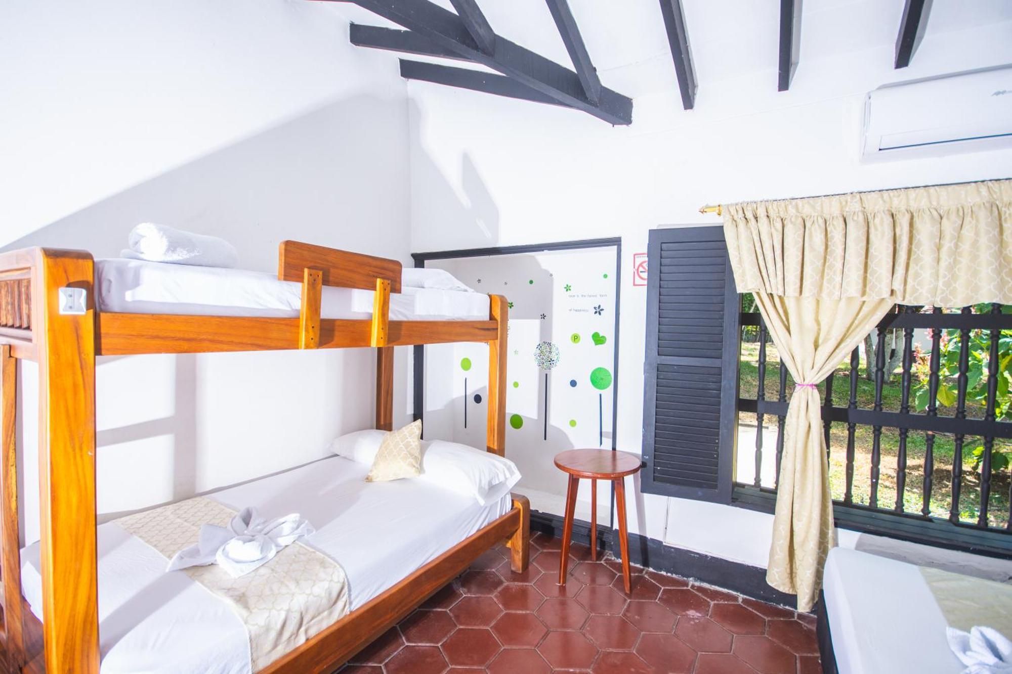 Familia Casa Blanca 4*